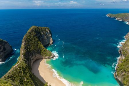 Luxury Private Boat Experience to Nusa Penida: Swim with Majestic Mantas and Discover the Island’s Land Treasures