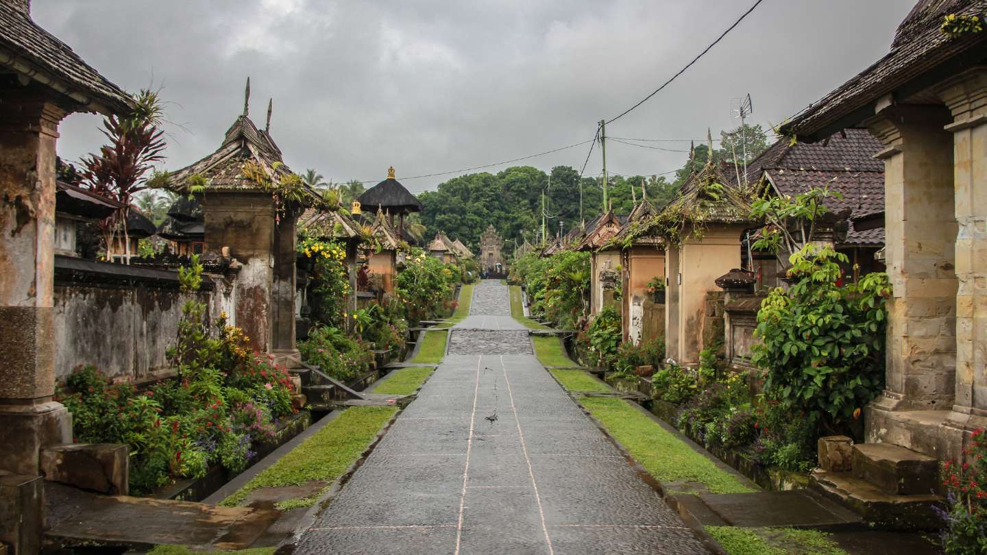 Discover Bali’s rich cultural heritage and immerse yourself in the beauty of the Bamboo Forest with our exclusive tour.